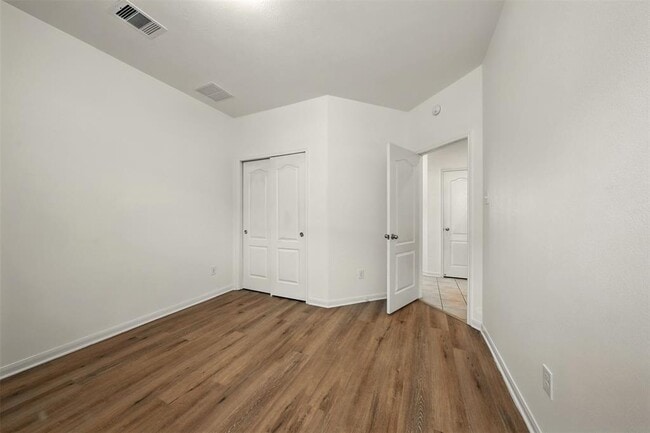 Building Photo - 9219 Gilbert Hollow Dr