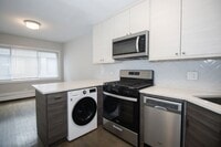 Building Photo - Gorgeous 1 Bedroom in Great Edgewater Loca...