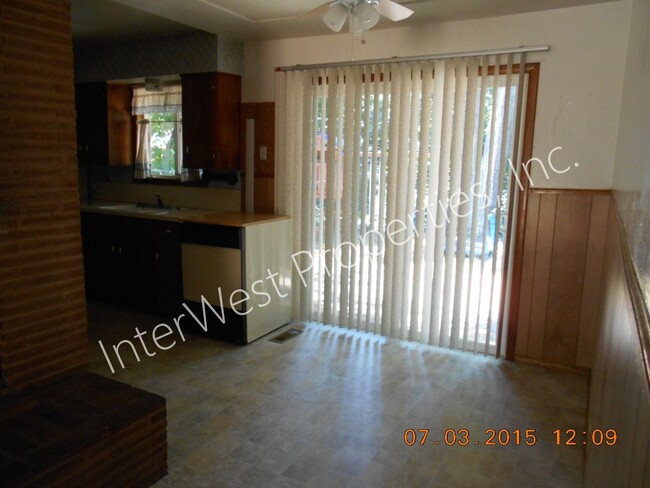 Building Photo - 3 Bedroom Ranch Style on Cul De Saq with Fenced Yard, Wood Stove & Garage!