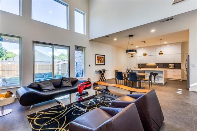 Building Photo - 9774 Sunset Dr