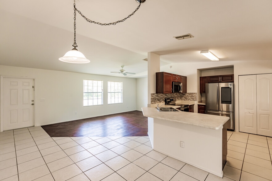 Building Photo - 1108 Willard Ave