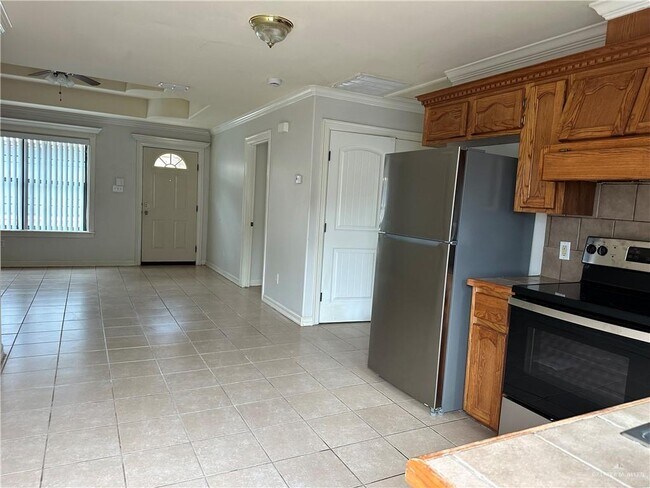 Building Photo - 13 E Quail St