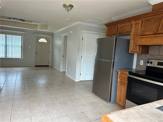 Building Photo - 14 E Quail St