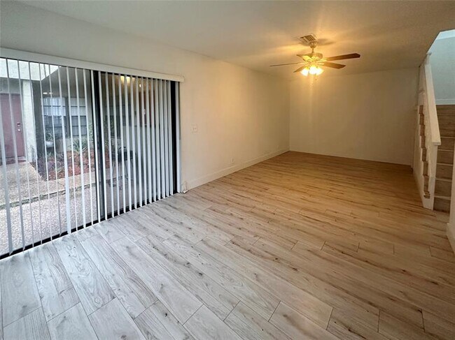 Building Photo - 2580 Coral Springs Dr