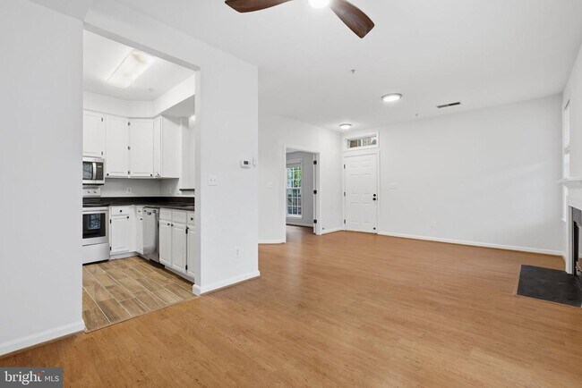 Building Photo - 1340 Garden Wall Cir