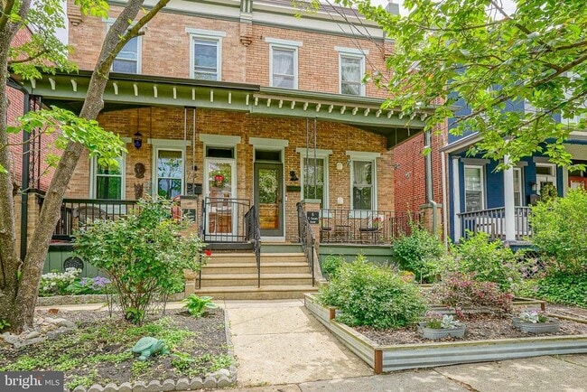 Building Photo - 6 E Collings Ave