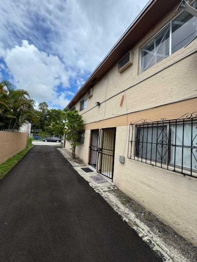 Building Photo - 927 NW 7th Ct