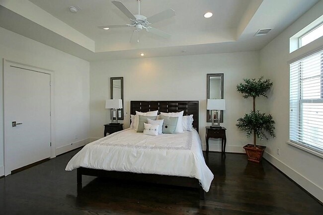 Building Photo - 1810 Oakdale St