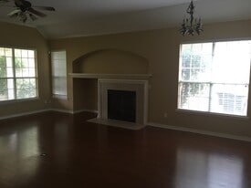 Building Photo - 8004 Laurel Hill Dr