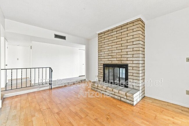 Building Photo - 2604 W Ellis Dr