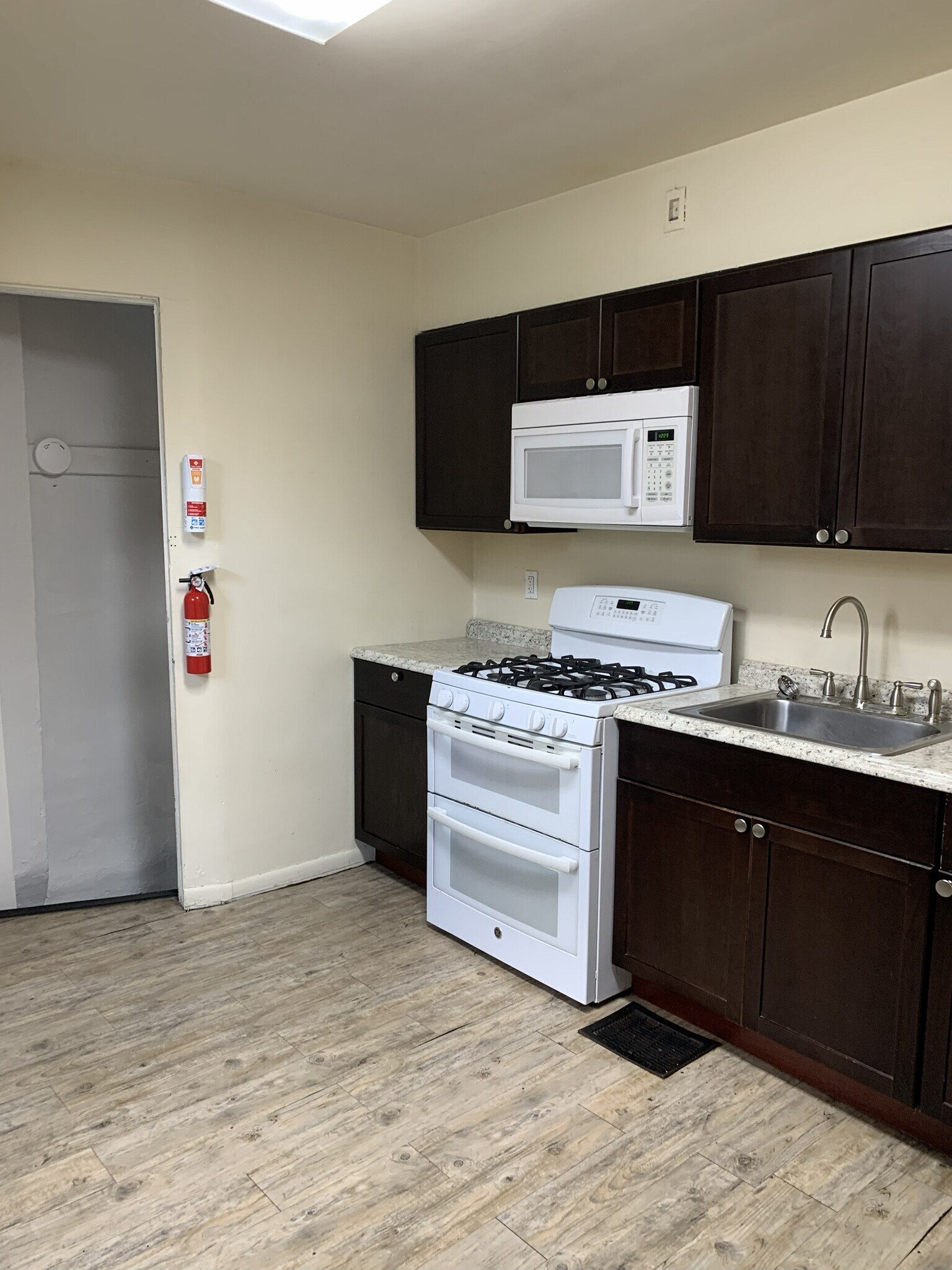 Kitchen - 3218 Joe Hammer Sq