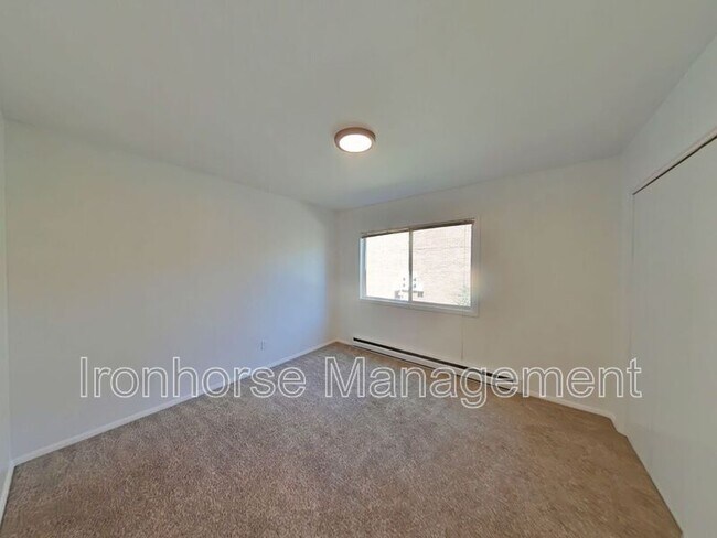 Building Photo - 515 S 15th Ave
