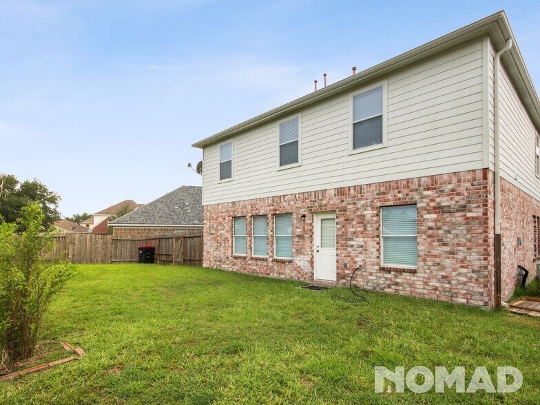 Building Photo - 18518 Knob Hill Lake Ln