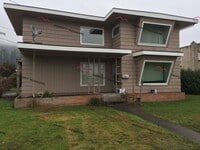Building Photo - r139b