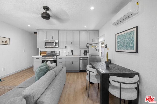 Building Photo - 2422 W 30th St