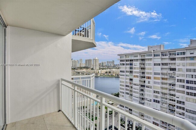 Building Photo - 18051 Biscayne Blvd