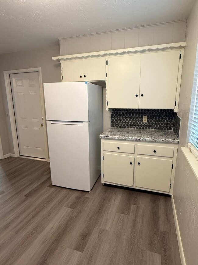 Building Photo - Updated 3 bedroom Near SWOSU $1.200/month