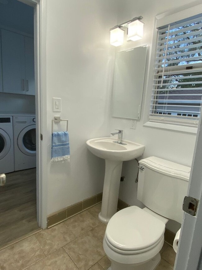 Building Photo - Freshly Renovated 3BR/2BA Pool Home – La C...