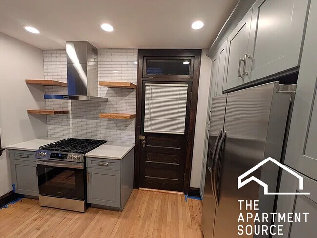 Primary Photo - 2626 W Devon Ave