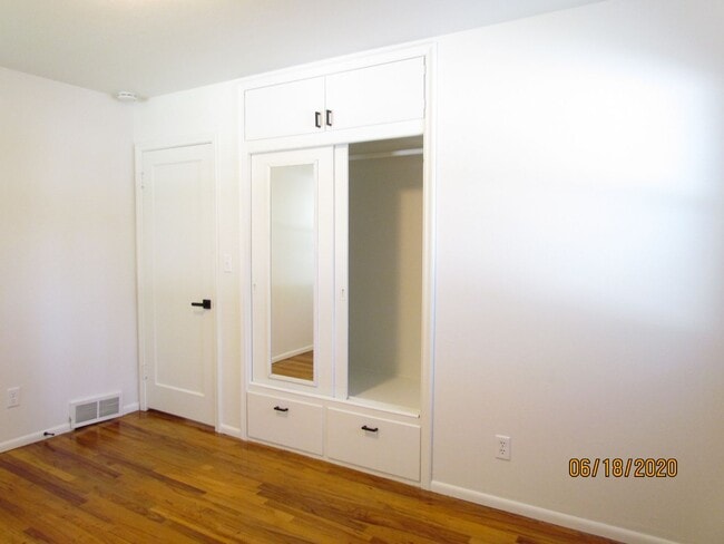 Building Photo - Roommate Needed for 3 Bed Home Close to Bo...