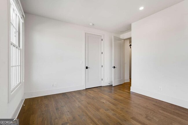 Building Photo - 160 4th St