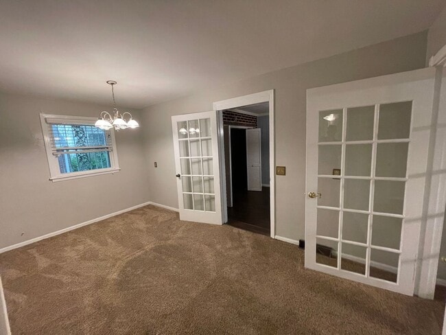 Building Photo - Downtown Nashville Charming Traditional Home