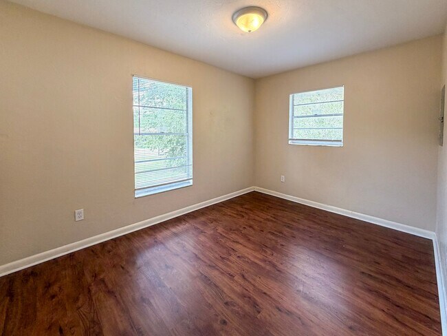 Building Photo - Move-in Ready Recently Updated 4BR/2BA House in Alachua! *Approved Application*