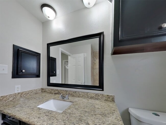 Building Photo - 2047 Lexington Woods Dr