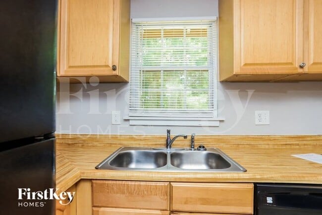 Building Photo - 6580 Short Rd