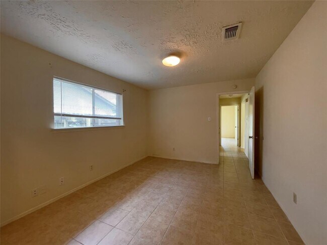 Building Photo - 4502 Mossygate Dr