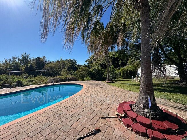 Building Photo - 724 Forest Glen Ct