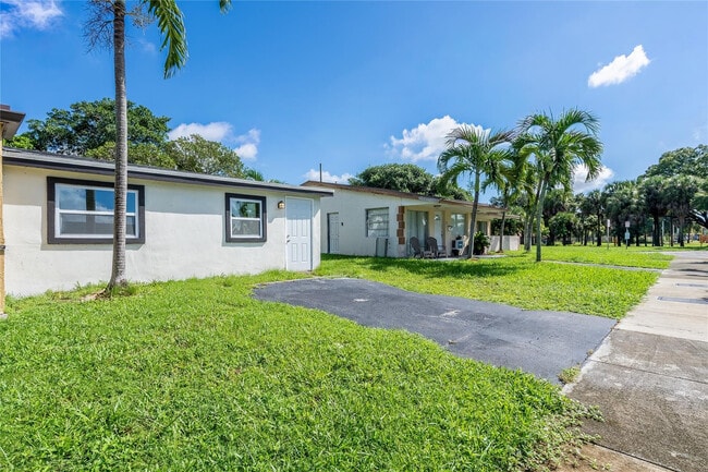 Building Photo - 2941 NW 11th Ct
