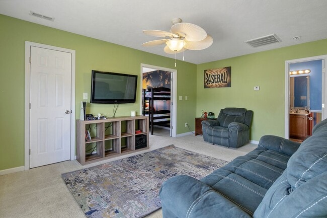 Building Photo - Stunning 4 Bed 3.5 Bath Home with Bonus Ro...