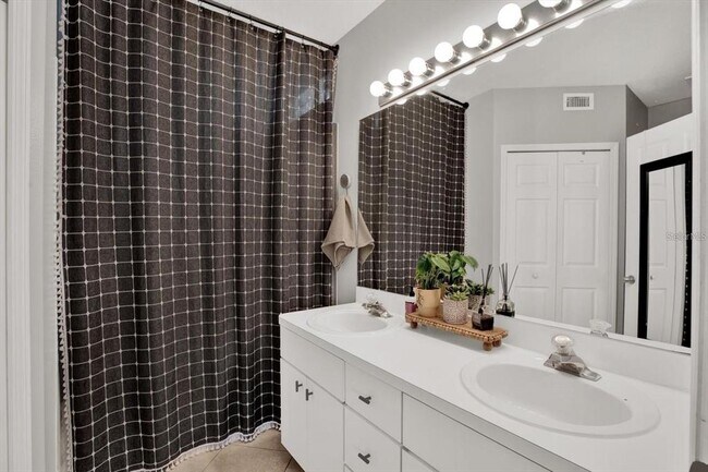 Building Photo - 6526 Summer Cove Dr