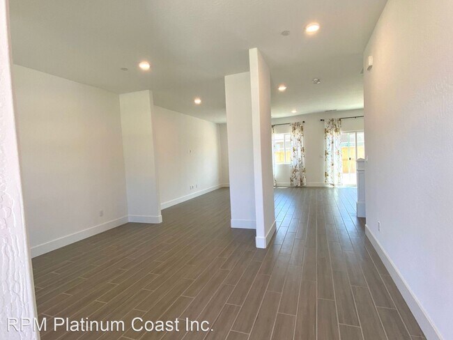 Building Photo - 4 br, 2.5 bath House - 978 Lester Ave.