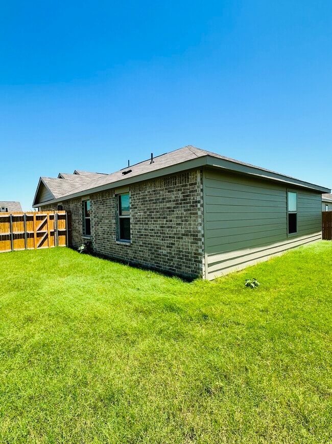 Building Photo - 1447 Dovekie Dr