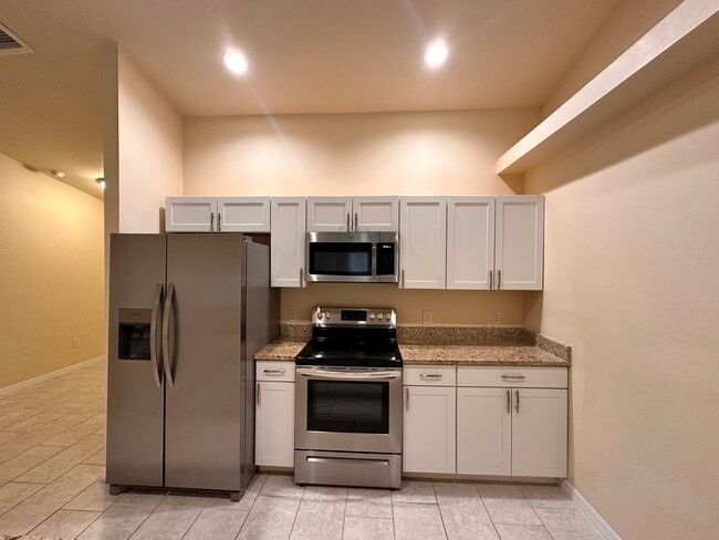 Building Photo - 531 SE 5th Pl