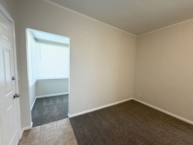 Building Photo - 2 BED, 1 BATH HOUSE