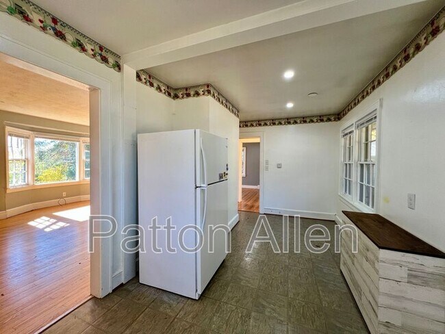 Building Photo - 15 Allen Ave