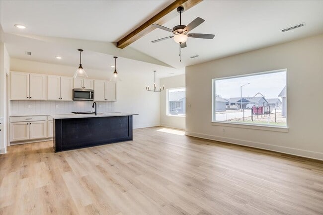 Building Photo - Beautiful Single Family Home!