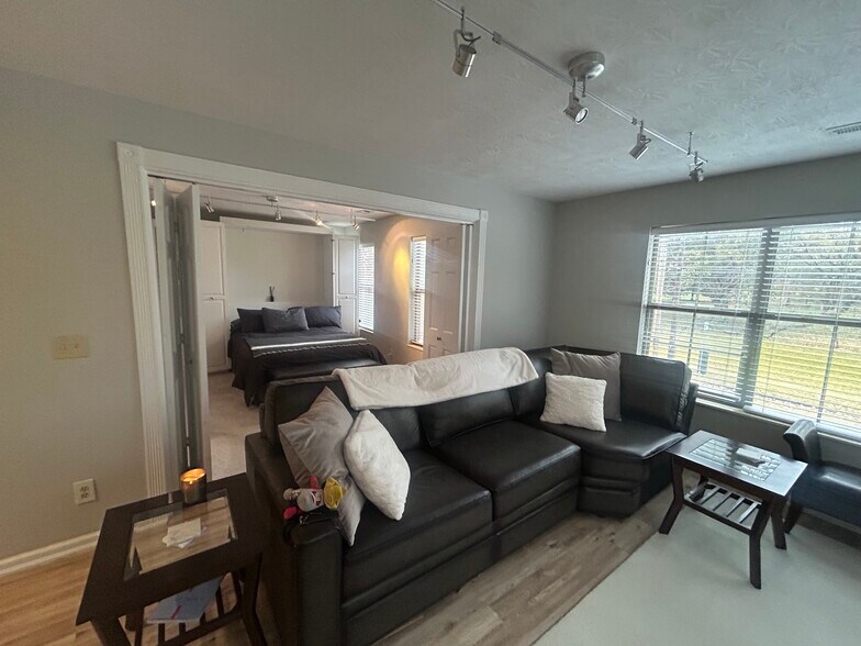 Building Photo - 59 W Lincoln St