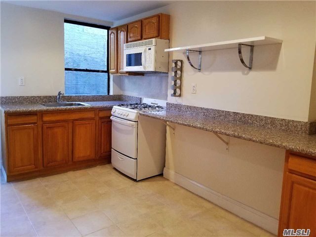 Building Photo - 617 Hudson St