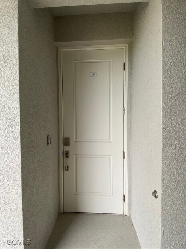 Building Photo - 15275 Grn Acrs Ave