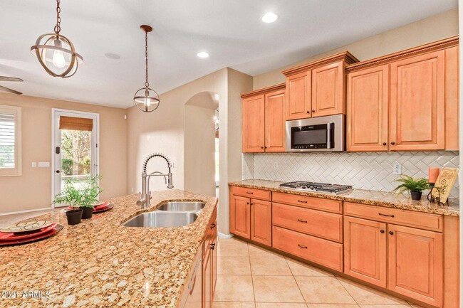 Building Photo - Eagle Glen Cul-de-sac Beauty