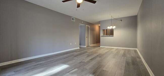 Building Photo - 130 E Johnson Ave