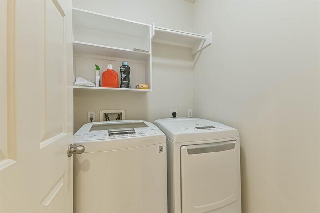 Building Photo - 12935 Bedford Falls Dr