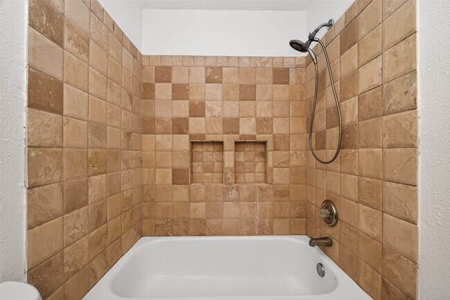 Building Photo - 42 Rockridge Dr