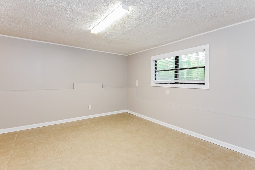 Building Photo - 170 Hyde Park Ct