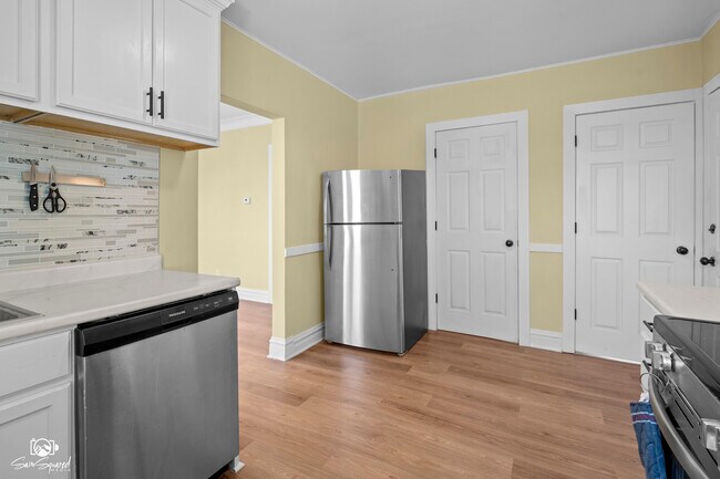 Building Photo - 7236 W 63rd Pl