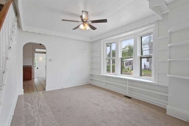 Building Photo - Coming Soon! Bright 3 Bedroom, 1.5 Bath Ho...
